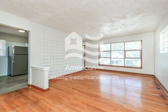 4422 June Ave in St. Louis, MO - Foto de edificio - Building Photo