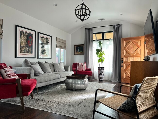 property at 532 W 40th St