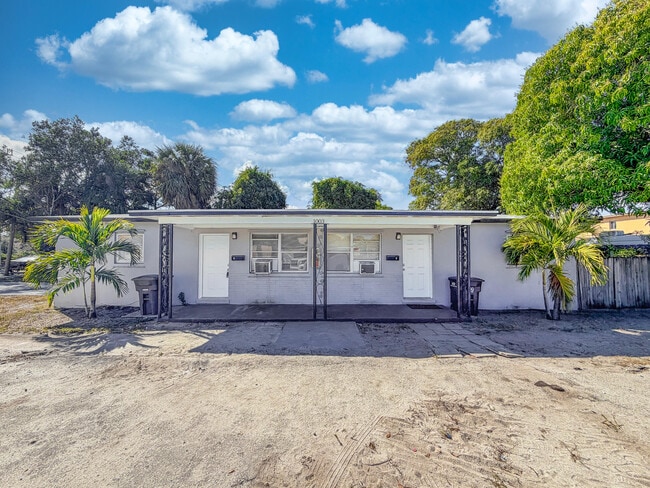 property at 1003 8th St