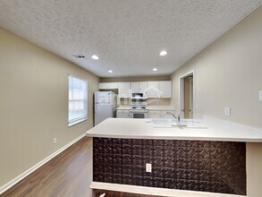 2490 Delowe St in Grove City, OH - Foto de edificio - Building Photo