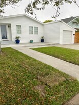 4312 Avenue O 1/2 in Galveston, TX - Building Photo