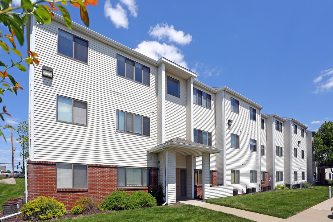 Edgewood in Cedar Rapids, IA - Foto de edificio