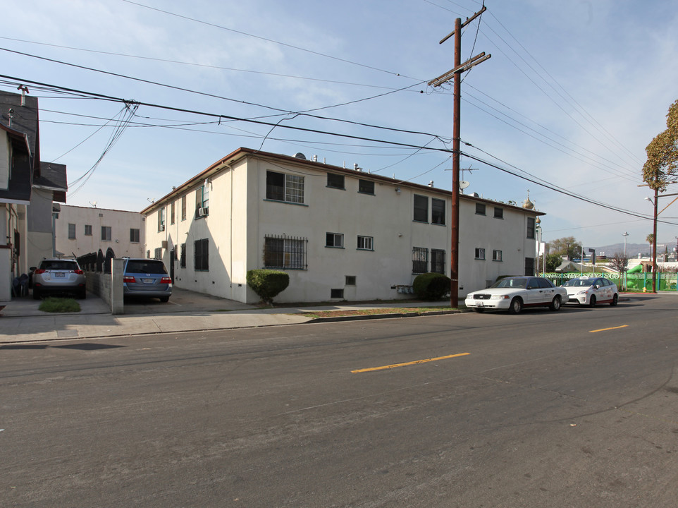 5404 La Mirada Ave in Los Angeles, CA - Foto de edificio