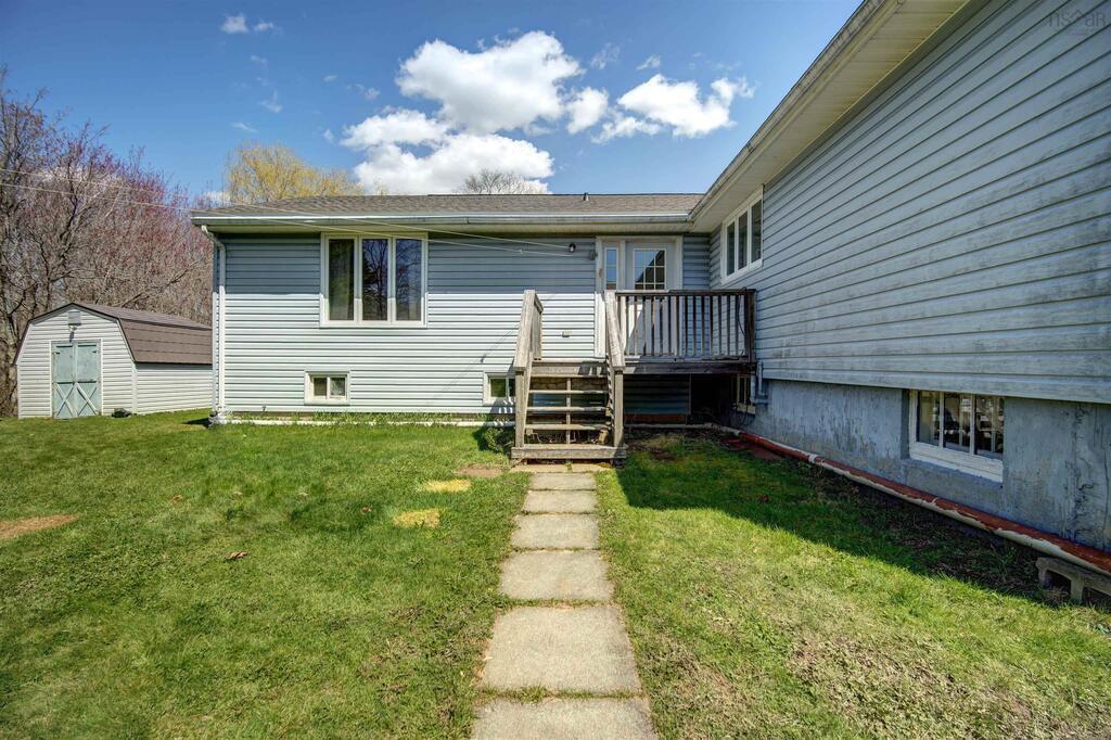 6 Elizabeth St in Dartmouth, NS - Building Photo