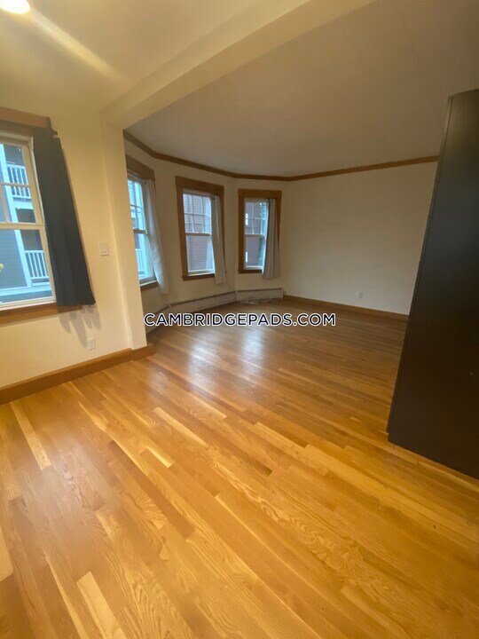 8 Adams Ter in Cambridge, MA - Building Photo