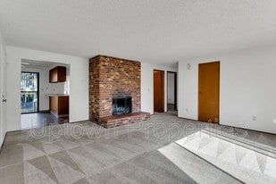5660 SW 180th Ave in Beaverton, OR - Building Photo