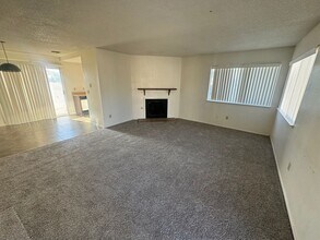 20329 Thunderbird Rd in Apple Valley, CA - Building Photo - Building Photo