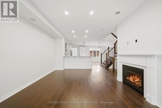 3073 Neyagawa Blvd in Oakville, ON - Building Photo - Building Photo