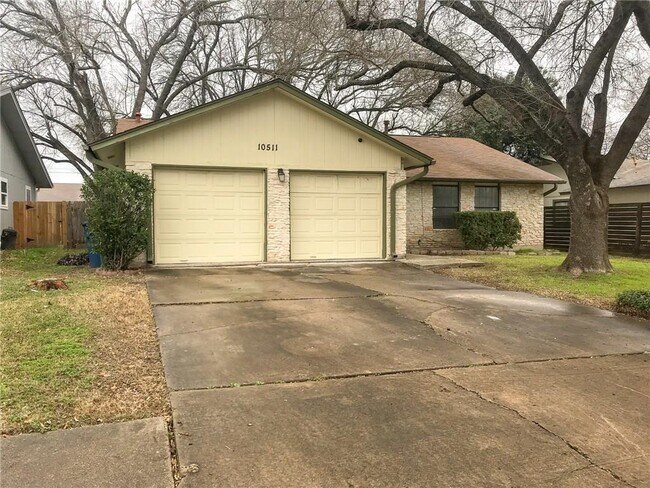 10511 Robinwood Cir in Austin, TX - Building Photo - Building Photo