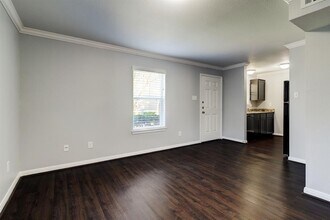 1600 W T C Jester Blvd in Houston, TX - Building Photo - Building Photo