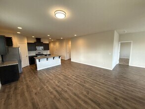 5012 49th Ave NE in Salem, OR - Building Photo - Building Photo