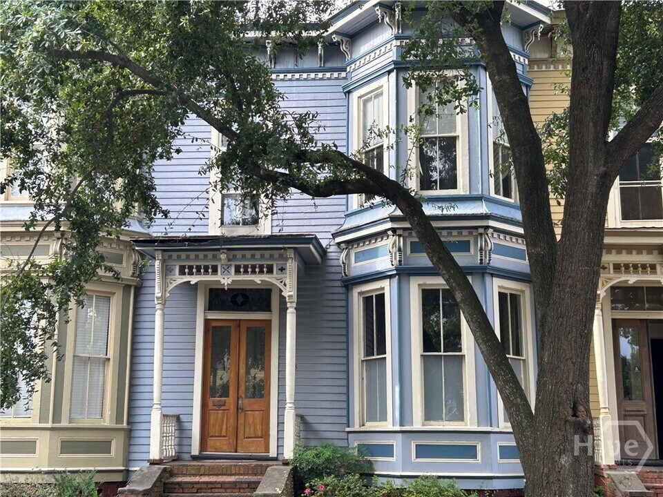 413 E Huntingdon St in Savannah, GA - Foto de edificio