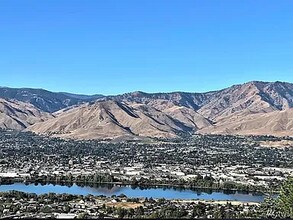2467 Twin Peaks Vw in East Wenatchee, WA - Building Photo - Building Photo