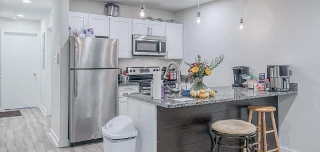 property at 1725 W Montgomery Ave