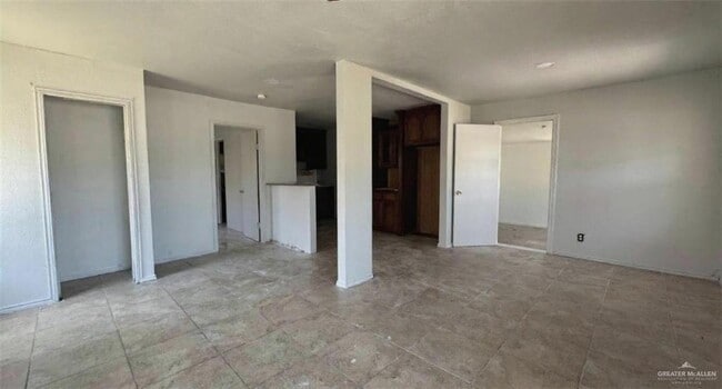 1002 W Hayes Ave in Alton, TX - Building Photo - Building Photo
