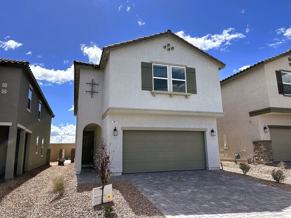 7057 Dandelion Pk Ave in Las Vegas, NV - Building Photo