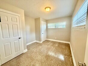 64 Davis Blvd in Tampa, FL - Building Photo - Building Photo