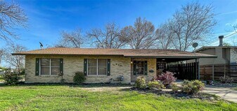 204 E 18th St in Georgetown, TX - Building Photo