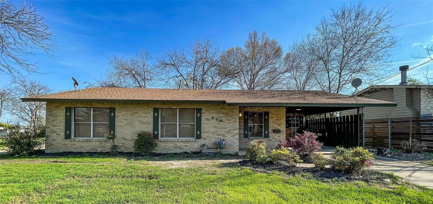 204 E 18th St in Georgetown, TX - Building Photo