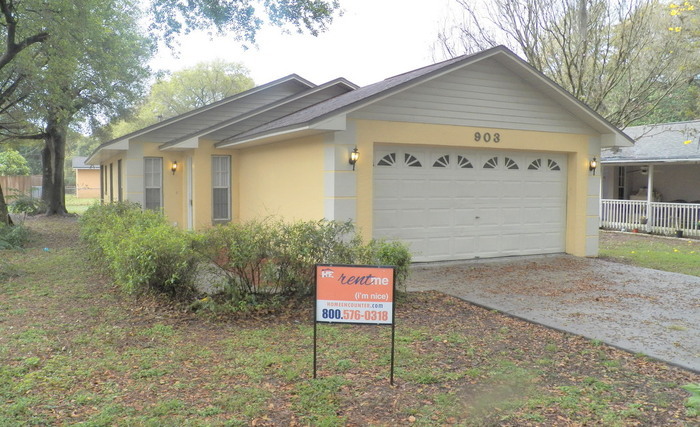 903 Tyner St in Plant City, FL - Foto de edificio