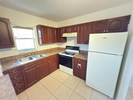 4160 NW 21st St in Lauderhill, FL - Building Photo