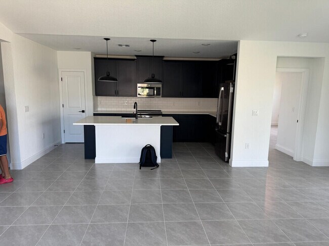 1073 SW Benchor Ave in Port St. Lucie, FL - Building Photo - Building Photo