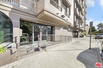 848 Irolo St in Los Angeles, CA - Foto de edificio - Building Photo