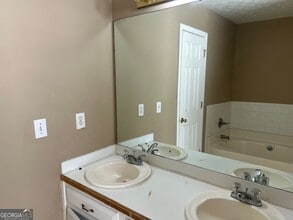 4034 Robin Cir in College Park, GA - Building Photo - Building Photo