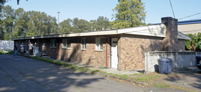 1301 E Main Ave in Puyallup, WA - Building Photo - Building Photo