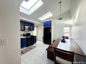 883 Montauk Ave in New London, CT - Building Photo - Building Photo