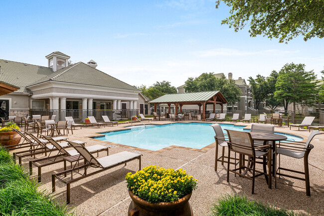 Lakeview At Parkside in Farmers Branch, TX - Building Photo - Building Photo