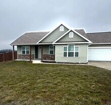 521 Micahs Crossing in Kimberling City, MO - Building Photo