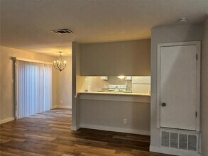 1210 Southport Dr, Unit A in Austin, TX - Building Photo - Building Photo