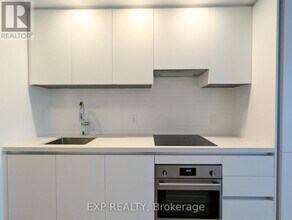 4015 The Exchange in Mississauga, ON - Building Photo - Building Photo