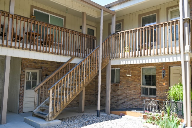 property at 1832 S Lee St