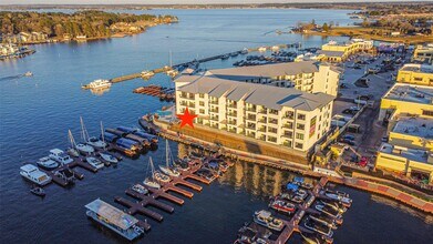 15260 TX-105 in Montgomery, TX - Foto de edificio - Building Photo