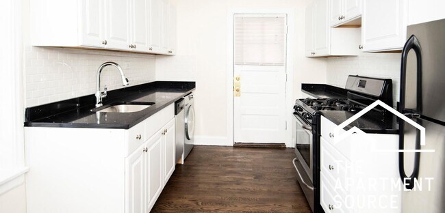 property at 3819.5 N Greenview Ave