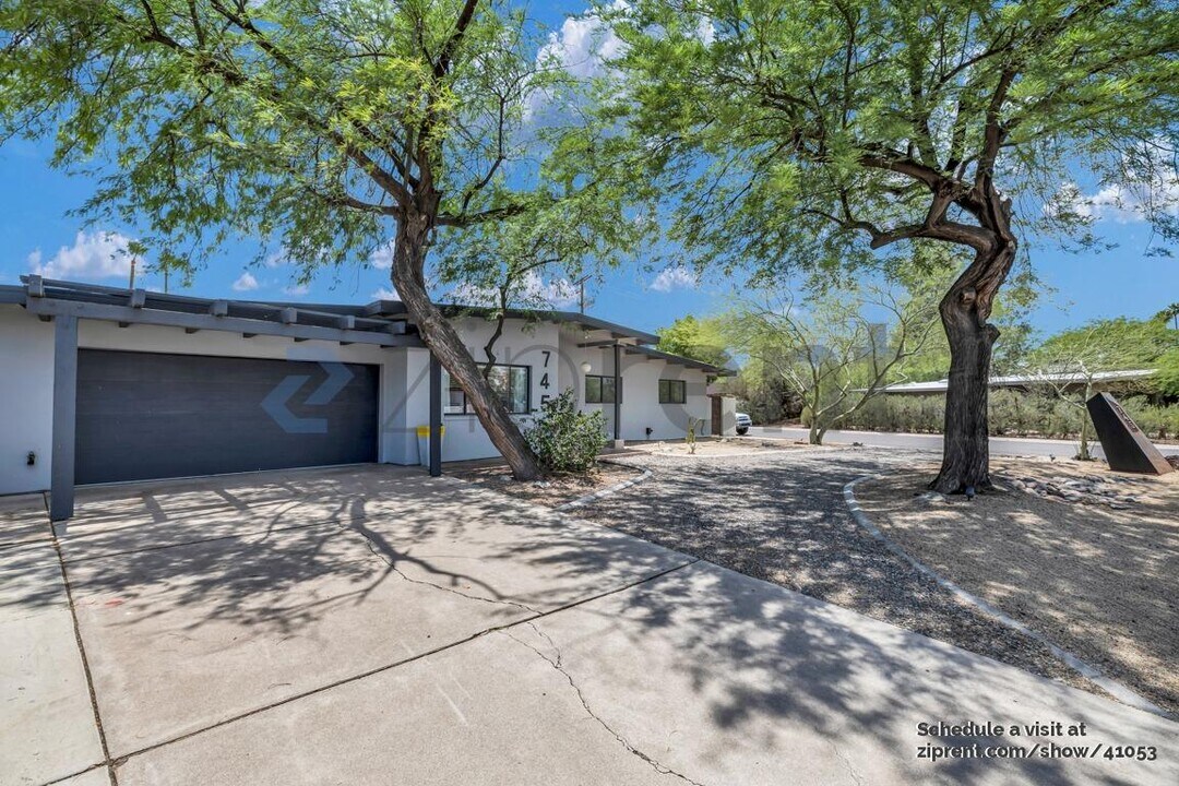 745 E Loyola Dr in Tempe, AZ - Building Photo