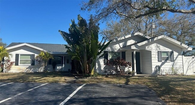 449 Jewel Ct in Belleair Bluffs, FL - Building Photo - Building Photo