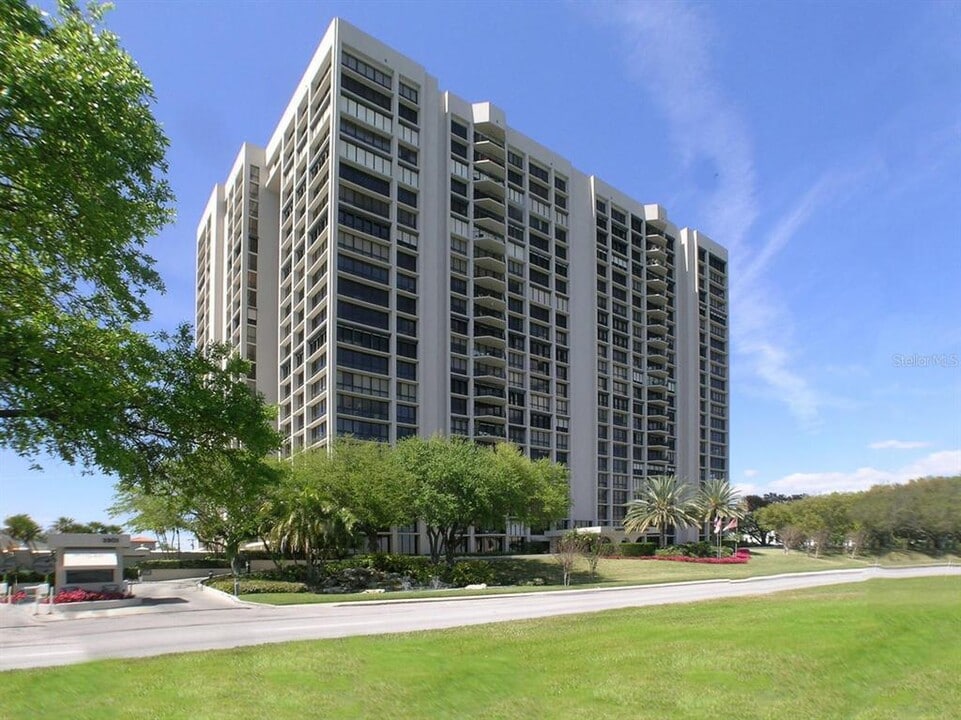 3301 Bayshore Blvd in Tampa, FL - Building Photo