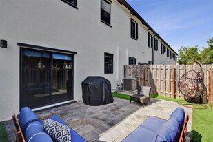 20741 NE 5th Ct in Miami, FL - Building Photo