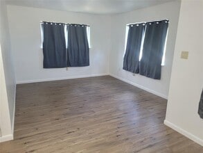 205 2nd Ave in Smithville, TX - Building Photo - Building Photo