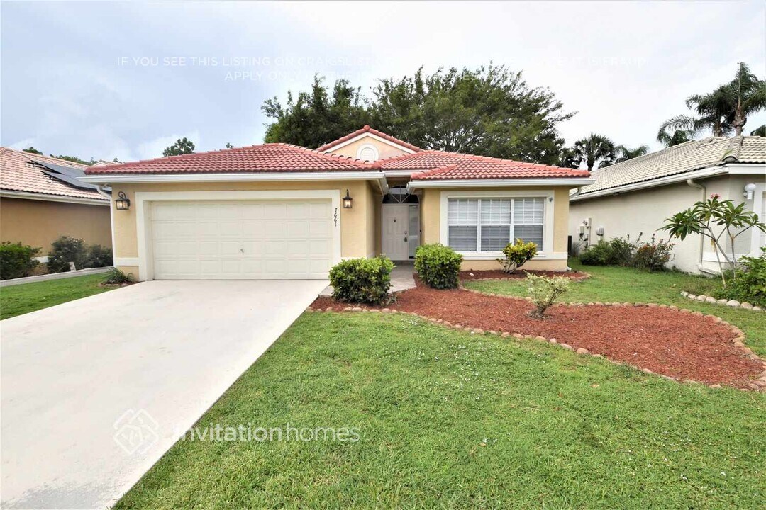 7661 Bristol Bay Ln in Greenacres, FL - Building Photo