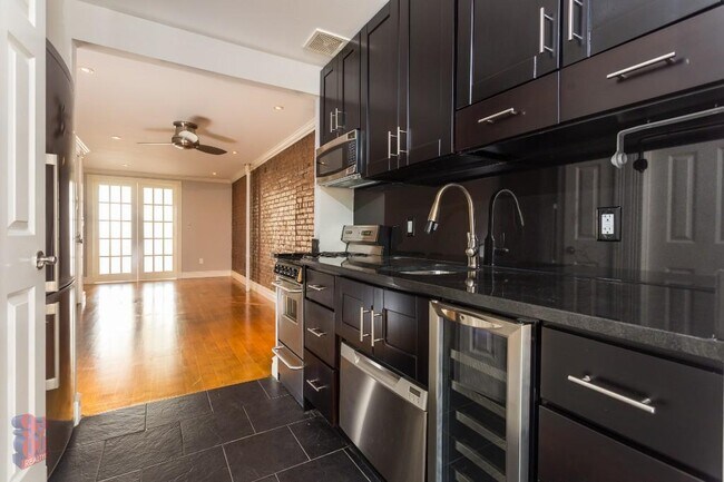 118 E 7th St in New York, NY - Building Photo - Building Photo