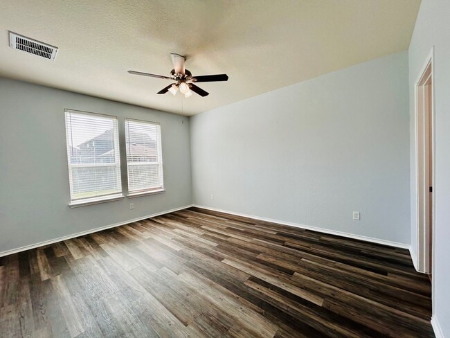 147 Big Leaf Dr in Buda, TX - Building Photo - Building Photo