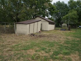 205 N Linebarger St in Fairview, MO - Building Photo