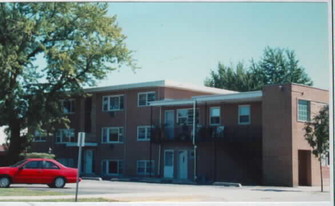 2427 S Des Plaines Ave Apartments