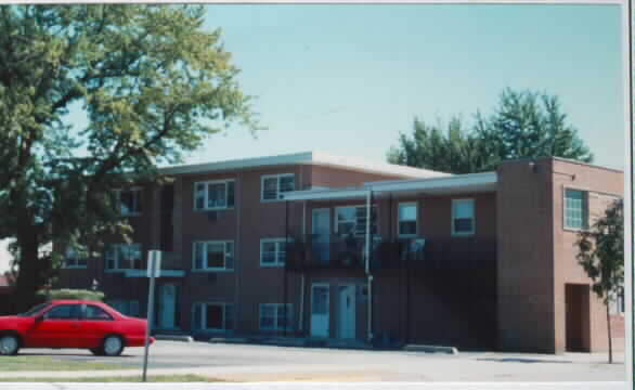 2427 S Des Plaines Ave in North Riverside, IL - Foto de edificio