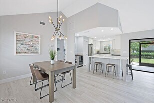 714 Reef Point Cir in Naples, FL - Building Photo