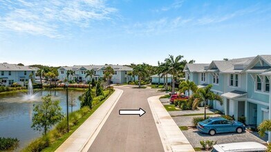 325 SE Halifax Ln in Stuart, FL - Foto de edificio - Building Photo